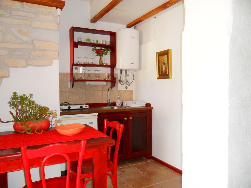 Apartments Picasso คอมีชา ห้อง รูปภาพ
